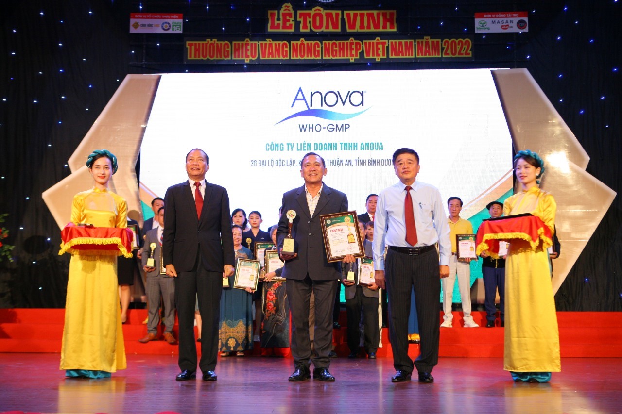 NOVA-AMOX 50% và NOVACIDE đạt danh hiệu Thương Hiệu Vàng Nông Nghiệp Việt Nam năm 2022